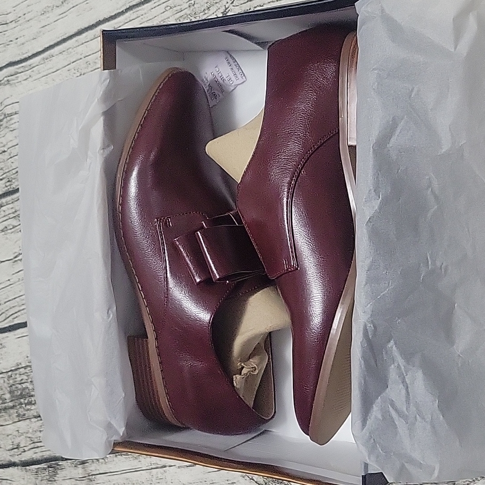 Chanel Burgundy Leather Women's Shoes - Picture 2 of 13